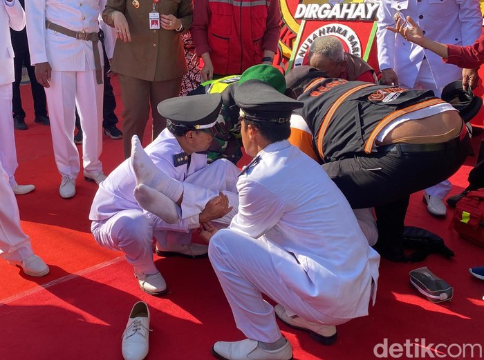 Kades Bawak, Kecamatan Cawas, Klaten, Ponidi (52) terjatuh dari kuda saat mengikuti karnaval pembangunan Pemkab Klaten, Senin (19/8/2024)sore.