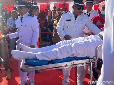 Kades Bawak, Kecamatan Cawas, Klaten, Ponidi (52) terjatuh dari kuda saat mengikuti karnaval pembangunan Pemkab Klaten, Senin (19/8/2024)sore.