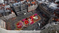 Karpet bunga pertama di Brussels dibuat oleh arsitek lanskap Etienne Stautemas pada tahun 1971. 