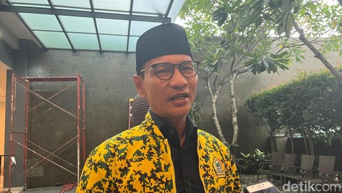 Ketua DPD I Partai Golkar NTB sekaligus Wali Kota Mataram Mohan Roliskana. (Helmy Akbar / detikBali)