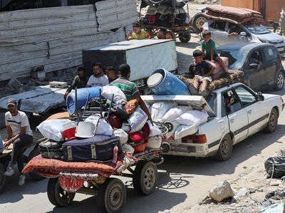 Khawatir Serangan Israel, Warga Palestina Tinggalkan Kamp Maghazi