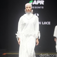 Inilah koleksi terbaru Cotton in Lace by Steffi Leonard yang ditampilkan dalam fashion show Redefining Fashion for Better Future di Istora Senayan, di Muffest 2024. Sabtu [10/8/2024]. Foto: mohammad Abduh/detikcom.