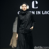 Inilah koleksi terbaru Cotton in Lace by Steffi Leonard yang ditampilkan dalam fashion show Redefining Fashion for Better Future di Istora Senayan, di Muffest 2024. Sabtu [10/8/2024]. Foto: mohammad Abduh/detikcom.