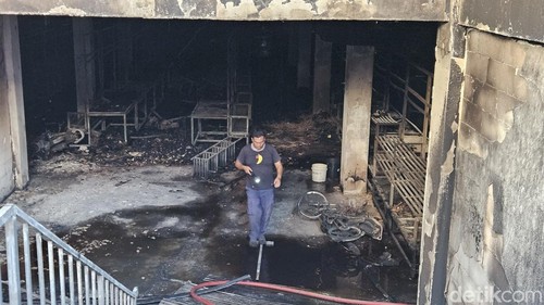 Kondisi baseman Pasar Ubud, Gianyar, Senin (19/8/2024) setelah mengalami kebakaran pada Sabtu (17/8/2024). (I Putu Budikrista Artawan/detikBali)