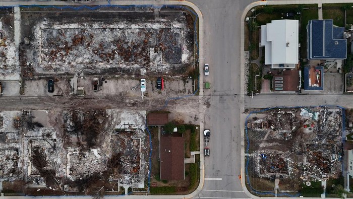 Houses and building along Patricia and Geikie streets, burned in the July 24 Jasper Complex wildfire, are seen in a still image from drone video taken in Jasper, Alberta, Canada August 15, 2024.  Luuk Wijk/Parks Canada/Handout via REUTERS. THIS IMAGE HAS BEEN SUPPLIED BY A THIRD PARTY. MANDATORY CREDIT