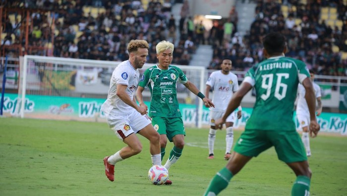 Laga PSS Sleman Vs Persik Kediri