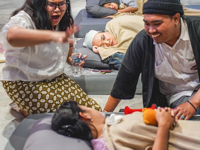 Lomba tidur nasional digelar di Pos Bloc, Jakarta, Sabtu (18/8/2024). Sebanyak 10 orang peserta mengikuti lomba tersebut.