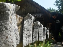 Mantap! Kerajinan Daur Ulang Limbah Kertas Ini Tembus Mancanegara