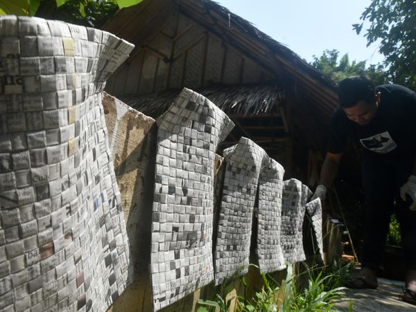 Mantap! Kerajinan Daur Ulang Limbah Kertas Ini Tembus Mancanegara