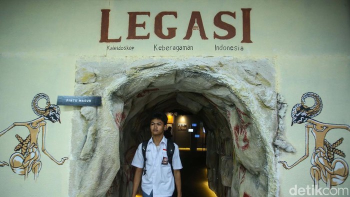 Pameran Legasi digelar di Stasiun MRT Bundaran HI, Jakarta. Acara ini untuk mengenalkan budaya di ruang publik sekaligus memperingati HUT Ke-79 RI.