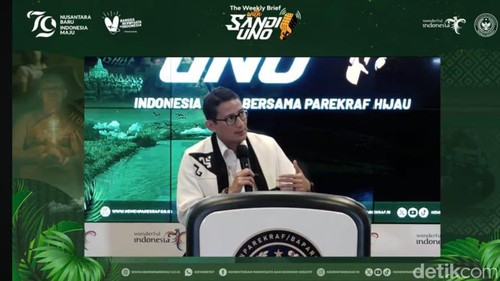 Menparekraf Sandiaga Salahuddin Uno dalam acara The Weekly Brief with Sandi Uno pada Senin (19/8/2024). (YouTube Kemenparekraf)