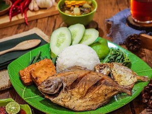 Huaah! Sengatan Enak Nasi Tempong Super Pedas di 5 Tempat Ini