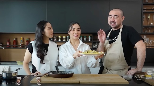 Nikita Willy pun memamerkan pasta carbonara hasil masakannya dengan sang adik, Winona. Sesuai dengan permintaan Nikita dan Winona pasta tersebut dibuat dengan bahan-bahan yang aman untuk ibu hamil. Foto: YouTube/Nikita Willy Official
