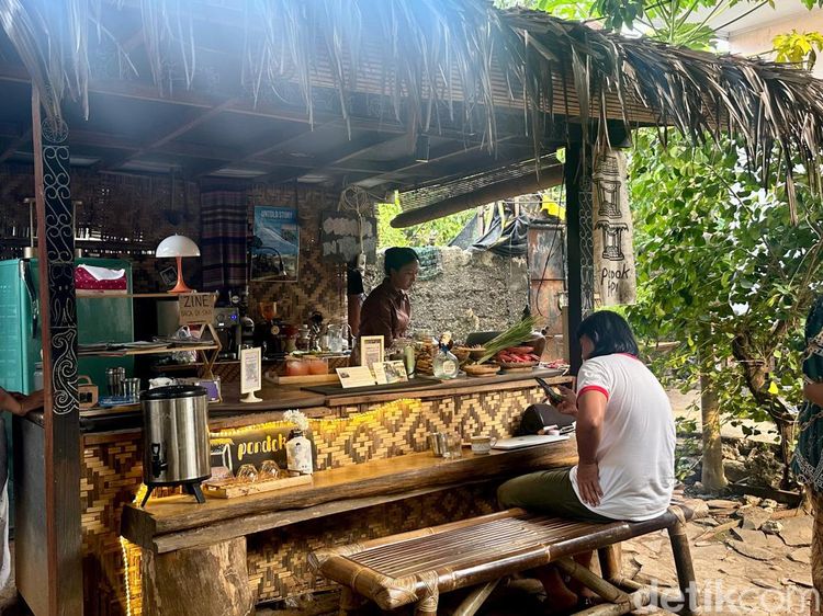 Ada Bebek La Pinra dan Dendeng Batokok di Kampung Depok