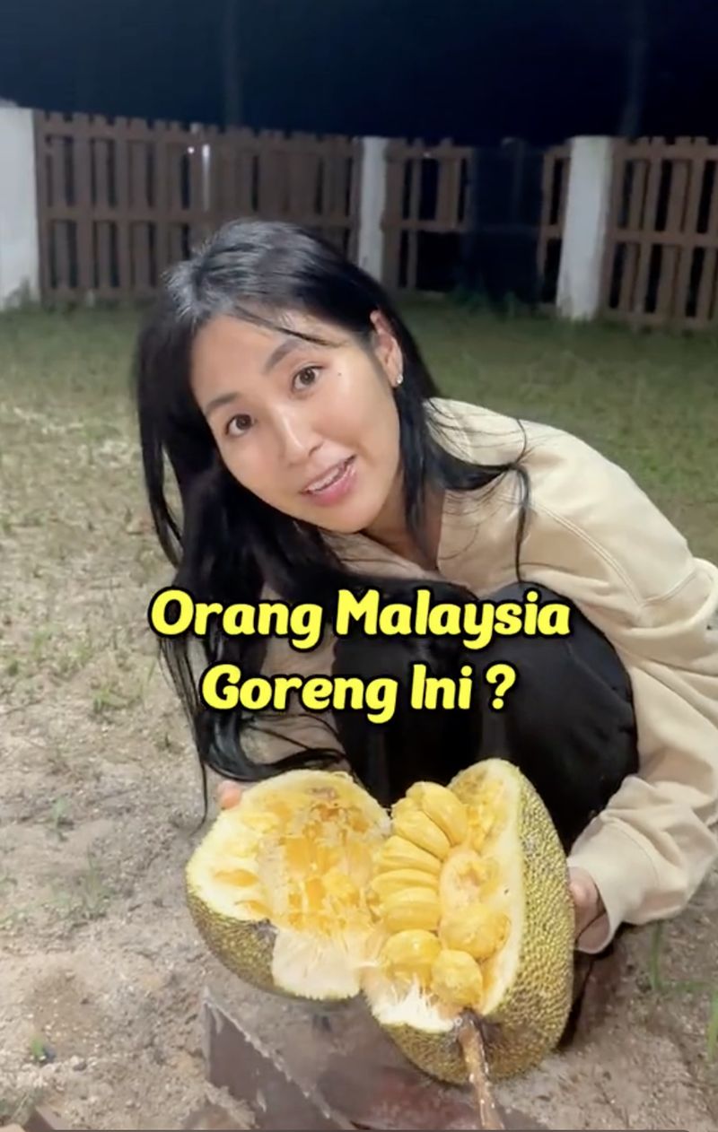 Orang Jepang Ini Bikin Heboh Gegara Caranya Goreng Nangka