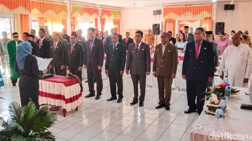Pelantikan delapan pejabat tinggi pratama (eselon II) di lingkup Pemerintah Kabupaten Flores Timur, Senin (19/8/2024). (Foto: Yurgo Purab/detikBali)