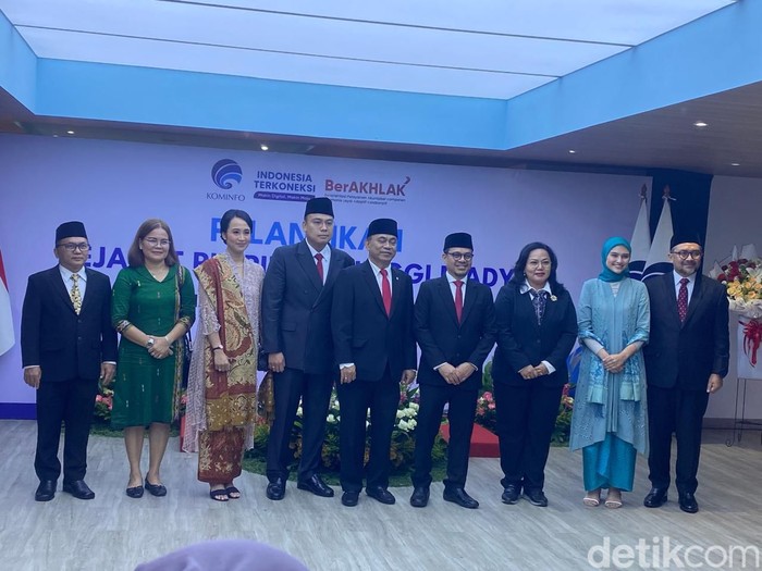 Pelantikan Prabu Revolusi