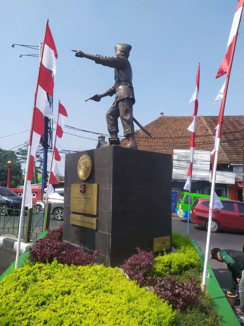 Pemkot Bogor mengecam aksi vandalisme di patung Kapten Muslihat. Tindakan tersebut dianggap tidak menghargai jasa pahlawan. (dok Istimewa)