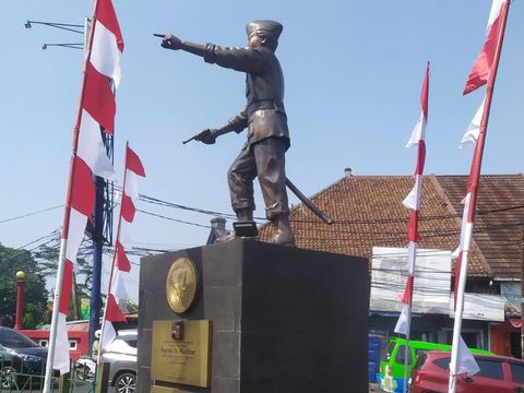 Pemkot Bogor mengecam aksi vandalisme di patung Kapten Muslihat. Tindakan tersebut dianggap tidak menghargai jasa pahlawan. (dok Istimewa)