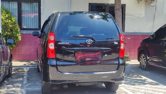Penampakan nopol mobil dinas ATR/BPN Gunungkidul yang dimodifikasi menjadi gelap. Foto Senin (19/8/2024).