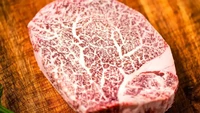 Kalau ini Miyazakigyu A5 Wagyu seharga mulai dari Rp 2,9 juta per pound. Asalnya dari kawasan Miyazakigyu, Jepang. Sapinya merupakan jenis sapi hitam Kuroge. Foto: Chefs Pencil