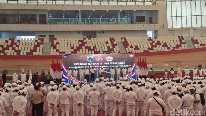 Pj Gubernur DKI Jakarta Heru Budi Hartono melepas 1.065 atlet yang mengikuti PON ke-XXI 2024 di Aceh dan Sumatra Utara. (Brigitta Belia/detikcom)