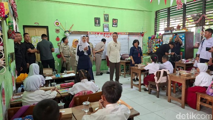 Program Percontohan Nutrisi Gratis di SDN Cideng 07 Jakpus Diluncurkan oleh Walikota Heru Budi