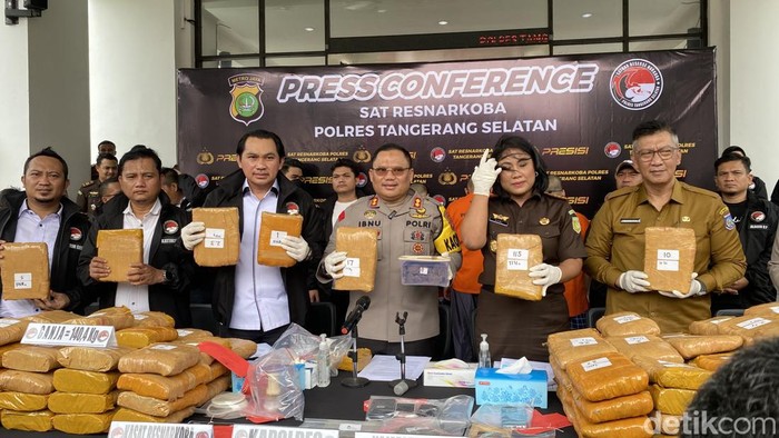 Polisi Tangkap 3 Tersangka Kepemilikan Ganja dalam Jumlah Besar, Baik Kemasan Kue Maupun Daun Kering