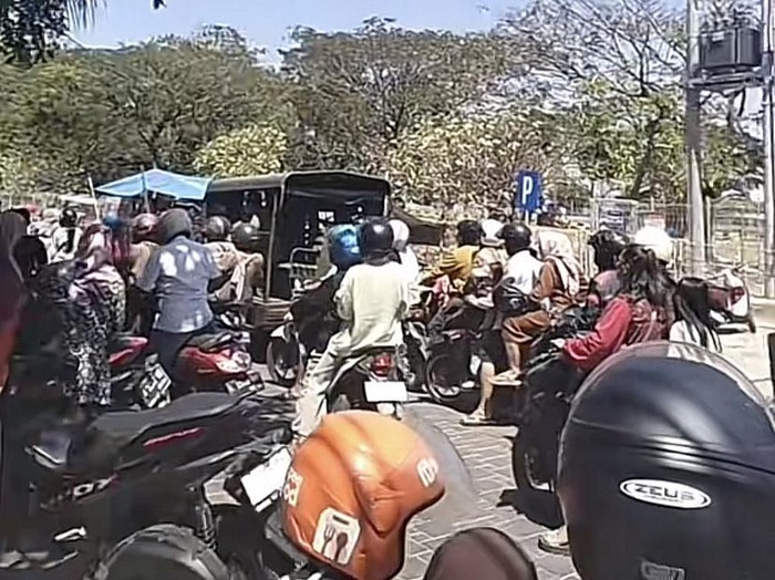 Prank perumahan di Surabaya