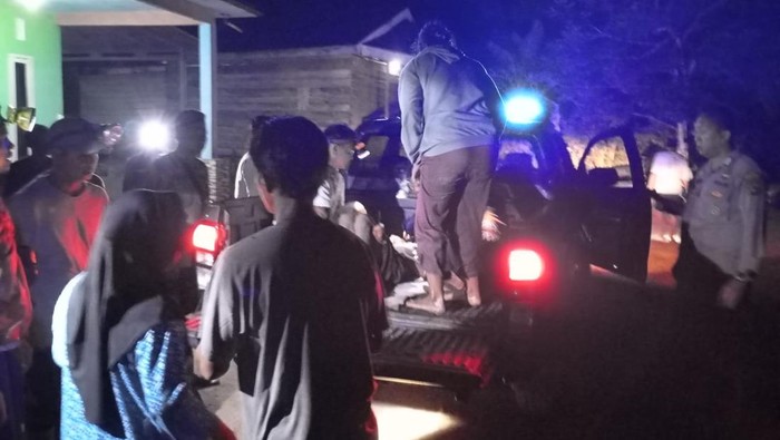 Proses evakuasi jasad pria lansia di Bangka Tengah usai diterkam buaya.