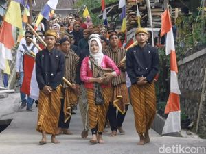Unik! Kampung di Banjarnegara Gelar Kirab Ikan Mas
