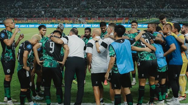 Penggawa PSS Sleman saat menghadapi Persebaya, Minggu (11/8/2024).