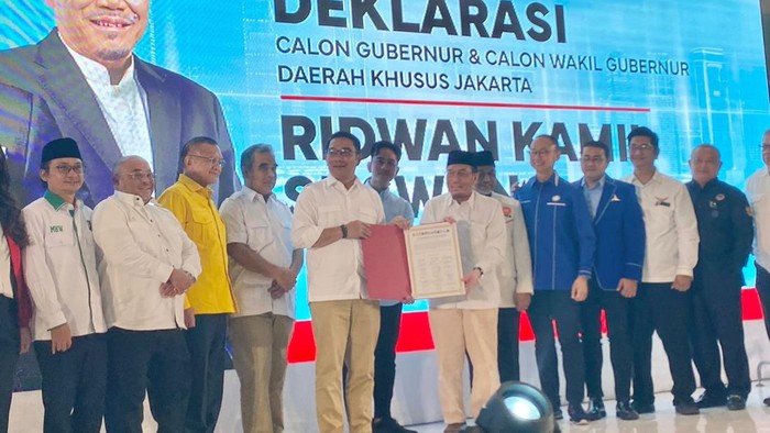 Deklarasi Ridwan Kamil-Suswono maju Pilgub Jakarta di Hotel Sultan, Jakarta, Senin (19/8/2024)