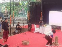 Seniman Made Jodog: Membuat Karya Bisa dari Jerami-Sisa Bahan Upakara