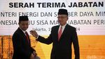 Senyum Bahlil Usai Sertijab Jadi Menteri ESDM