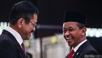 Senyum Bahlil Usai Sertijab Jadi Menteri ESDM
