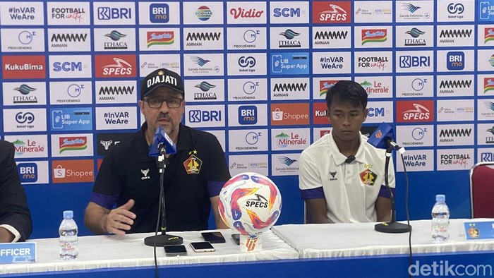 Sesi jumpa pers Persik Kediri usai menghadapi PSS Sleman di Stadion Manahan, Solo, Senin (19/8/2024).