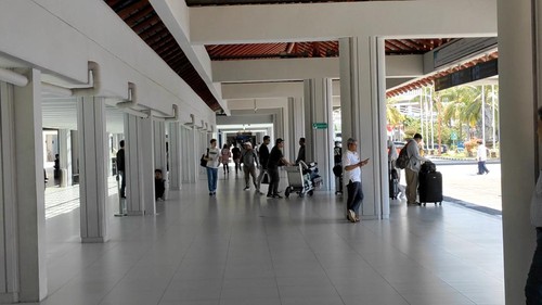 Situasi di Terminal Domestik Bandara Ngurah Rai, Badung, Bali, Senin (19/8/2024). Para pekerja PT APS mogok kerja selama tiga hari sejak Senin sampai Rabu mendatang.