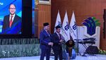 Pecah Air Mata Bahlil Serahkan Jabatan Menteri Investasi ke Rosan