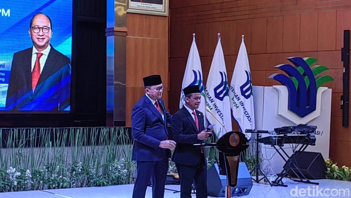 Tangis Bahlil Tak Terbendung Usai Serahkan Jabatan Menteri Investasi ke Rosan Tangis Bahlil Tak Terbendung Usai Serahkan Jabatan Menteri Investasi ke Rosan