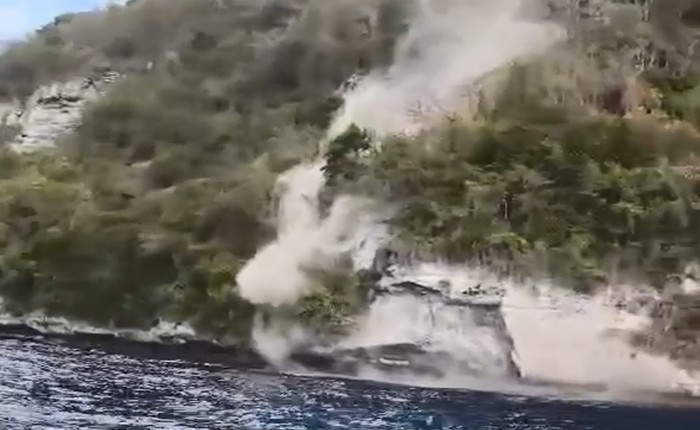 Tangkapan layar video pengerukan tebing untuk pembangunan vila yang dilakukan oleh WN Australia di Lembongan, Kecamatan Nusa Penida, Klungkung, Bali.