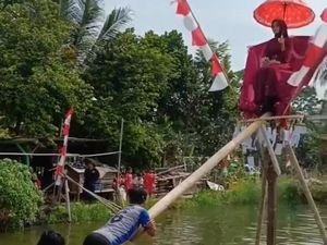 5 Fakta Lomba Panjat Pinang Berhadiah Janda di Cianjur
