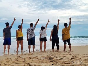 Wisata Pantai Sanggar, Surga Tersembunyi di Tulungagung