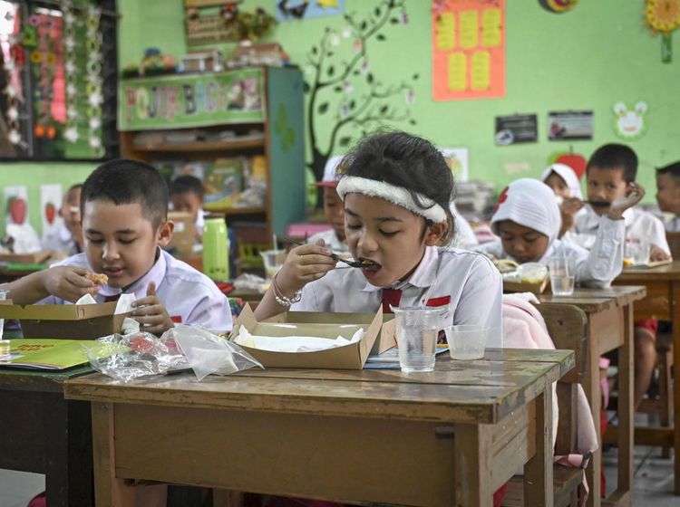 Perdana! Uji Coba Makan Bergizi Gratis di Sekolah Jakarta