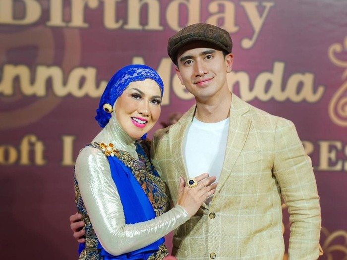 Venna Melinda dan anak