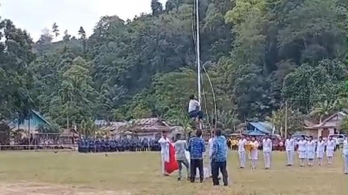 Viral di media sosial siswa SMP di Gorontalo memanjat tiang saat upacara HUT ke-79 RI.