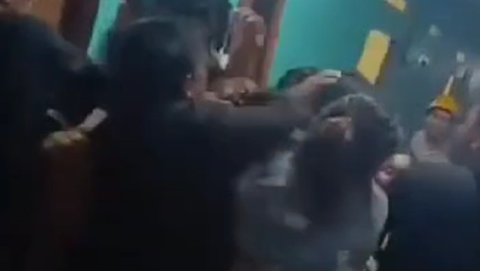 Wanita di Morowali dikeroyok sejumlah orang gegara dituduh pelakor.