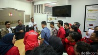 Sementara sejumlah kader PDIP Jakarta juga mengaku KTPnya dicatut bahkan hingga satu Kartu Keluarga (KK).
