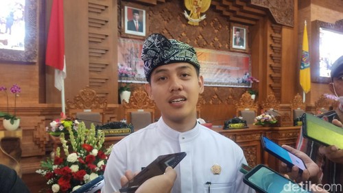 Yonathan Andre Baskoro, mantan pengacara Brigadir J, saat ditemui wartawan seusai dilantik menjadi anggota DPRD Denpasar periode 2024-2029, Senin (19/8/2024). (Ni Made Lastri Karsiani Putri/detikBali)