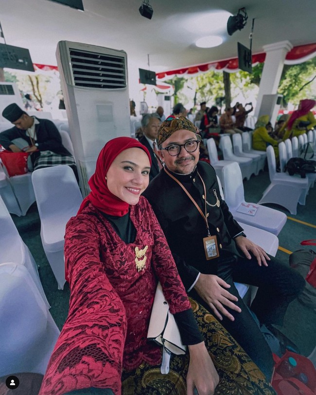 Dari pernikahannya ini, Zee Zee Shahab dan Prabu Revolusi dikaruniai dua anak laki-laki. Foto: Dok. Instagram zeezeeshahab, praburevolusi